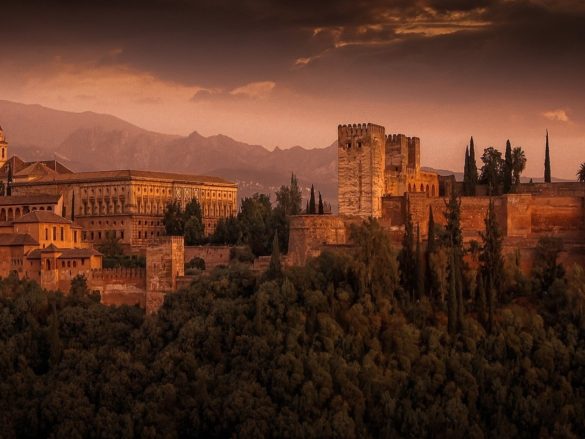 Vistas de la Alhambra de Granada al atardecer